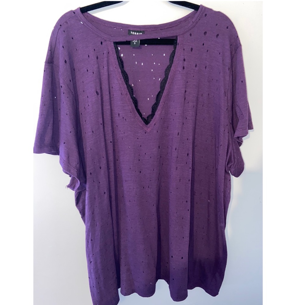 Torrid Plus Size plunge neckline top. PLUS SIZE 5X